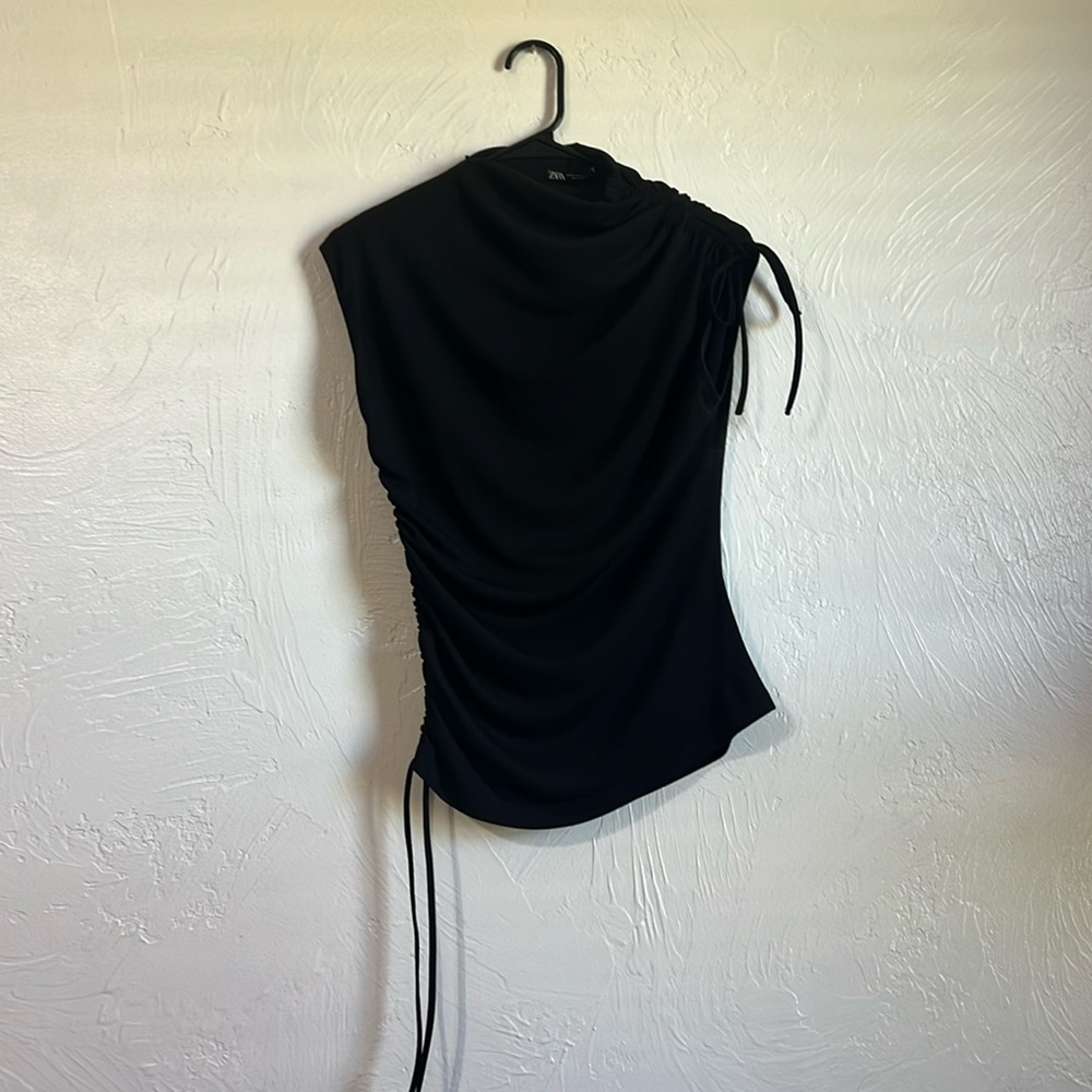 Zara sleeveless shirt